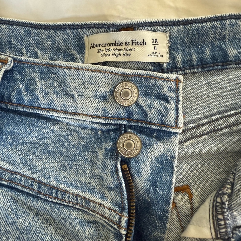Abercrombie & Fitch 80’s Mom Short Ultra High Rise - Picture 3 of 3